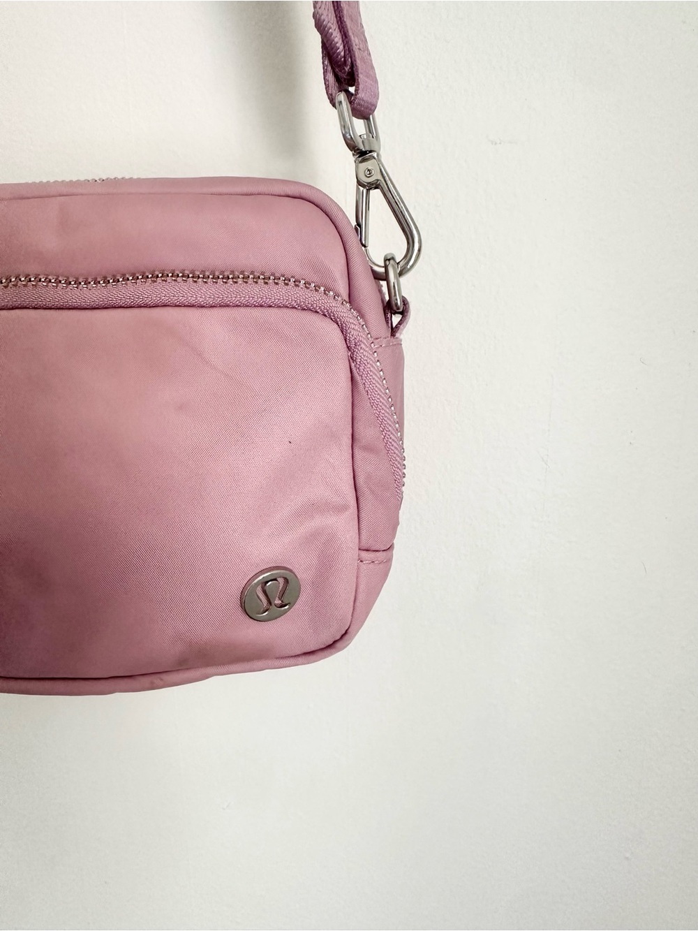 Lululemon Everywhere Crossbody Bag 2L Rose Blush Adjustable Belt Bag - Picture 5 of 6